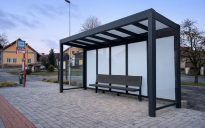 Moderní bezúdržbová autobusová zastávka